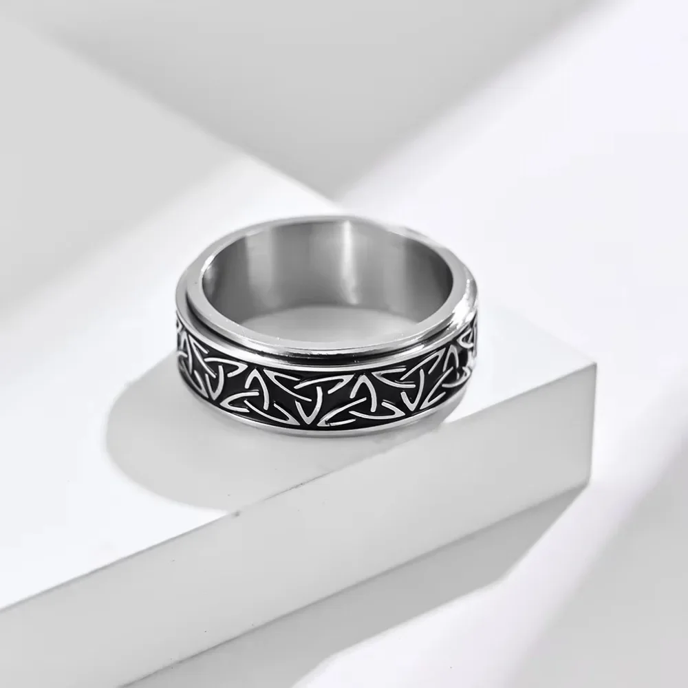 Knotwork spinner ring