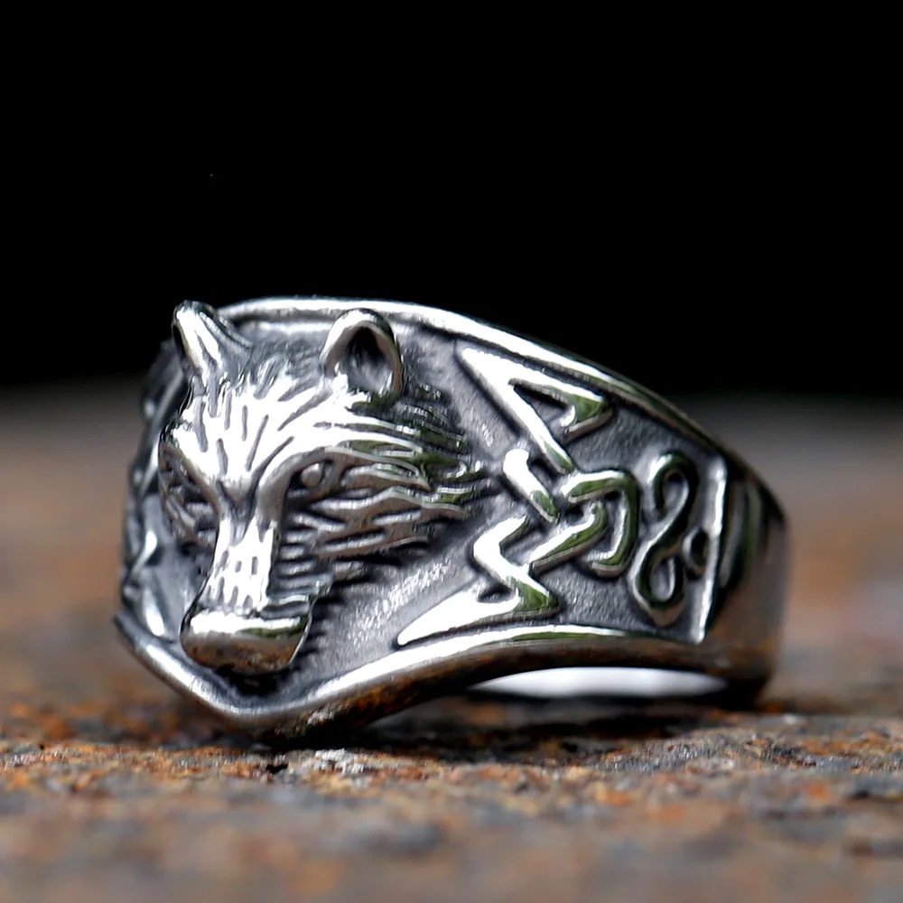 Knotwork wolf head ring