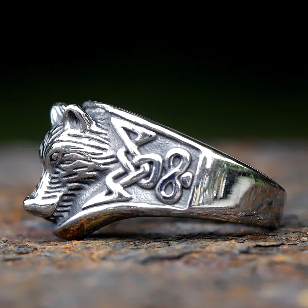 Knotwork wolf head ring