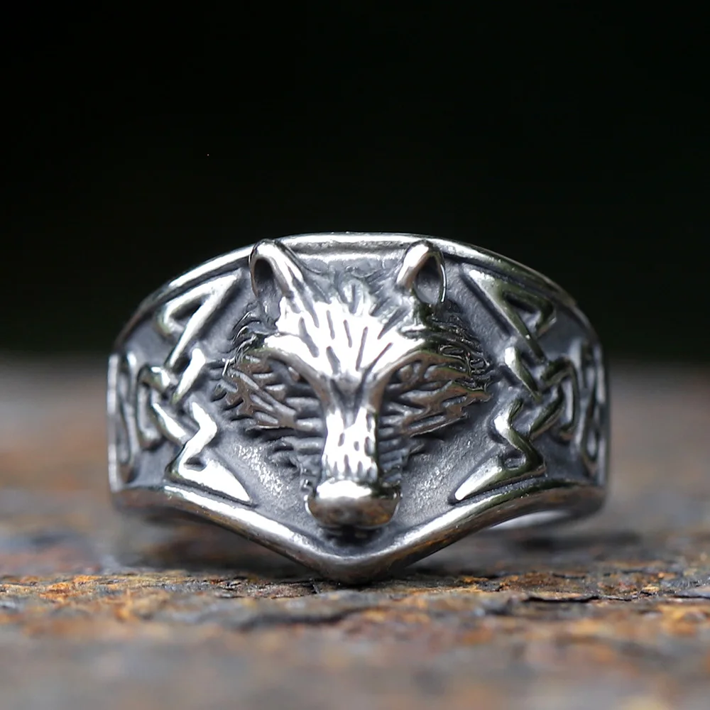 Knotwork wolf head ring