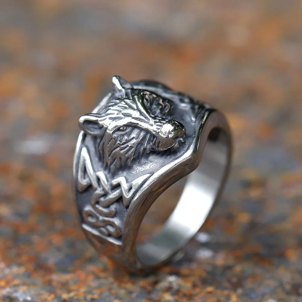Knotwork wolf head ring