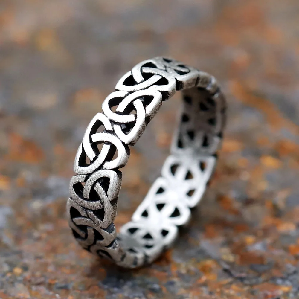 Openwork Celtic knot band