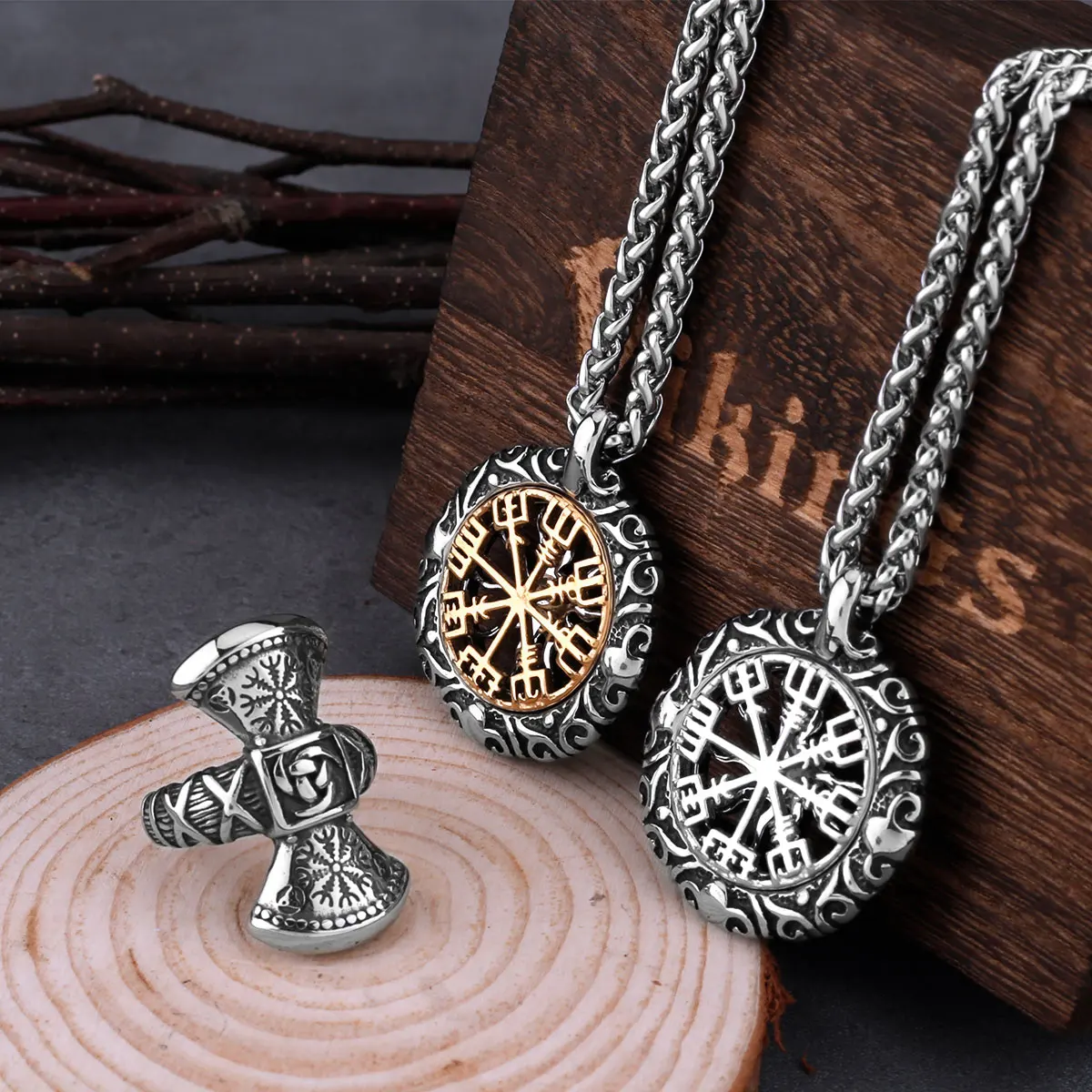 Openwork Vegvísir pendant