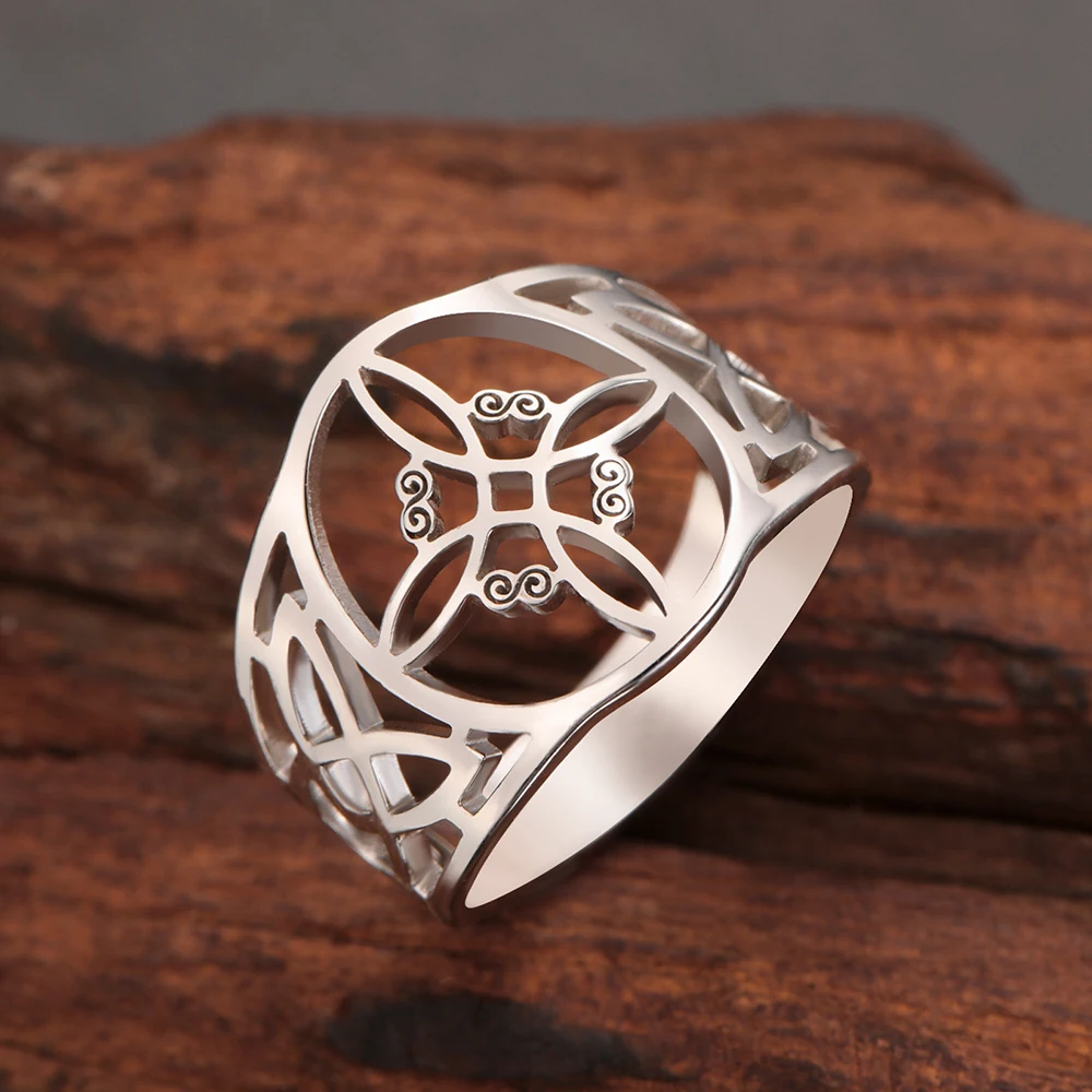 Openwork witch's knot ring