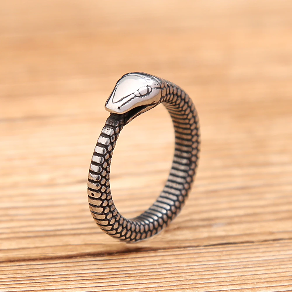 Ouroboros ring