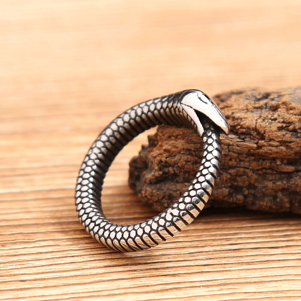 Ouroboros ring