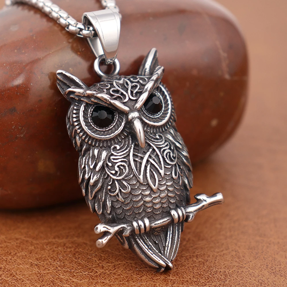 Owl pendant with knotwork