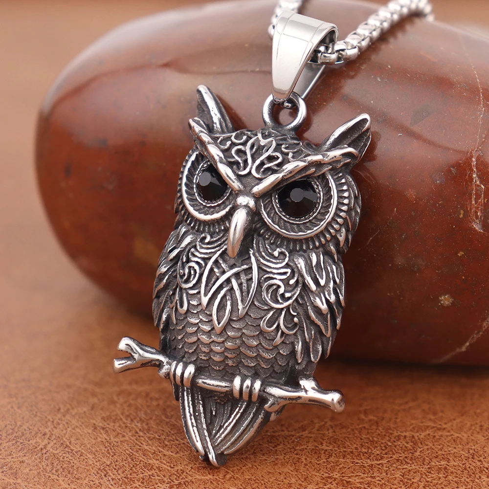 Owl pendant with knotwork