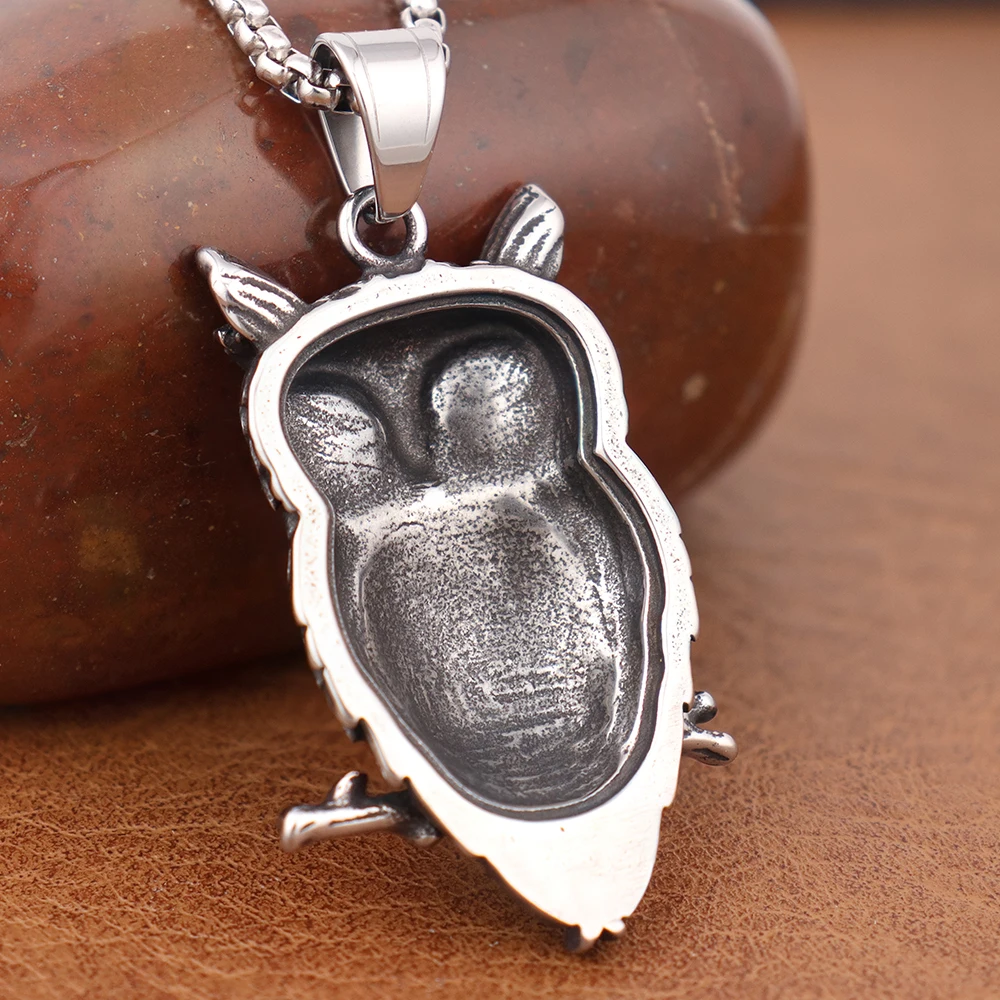 Owl pendant with knotwork