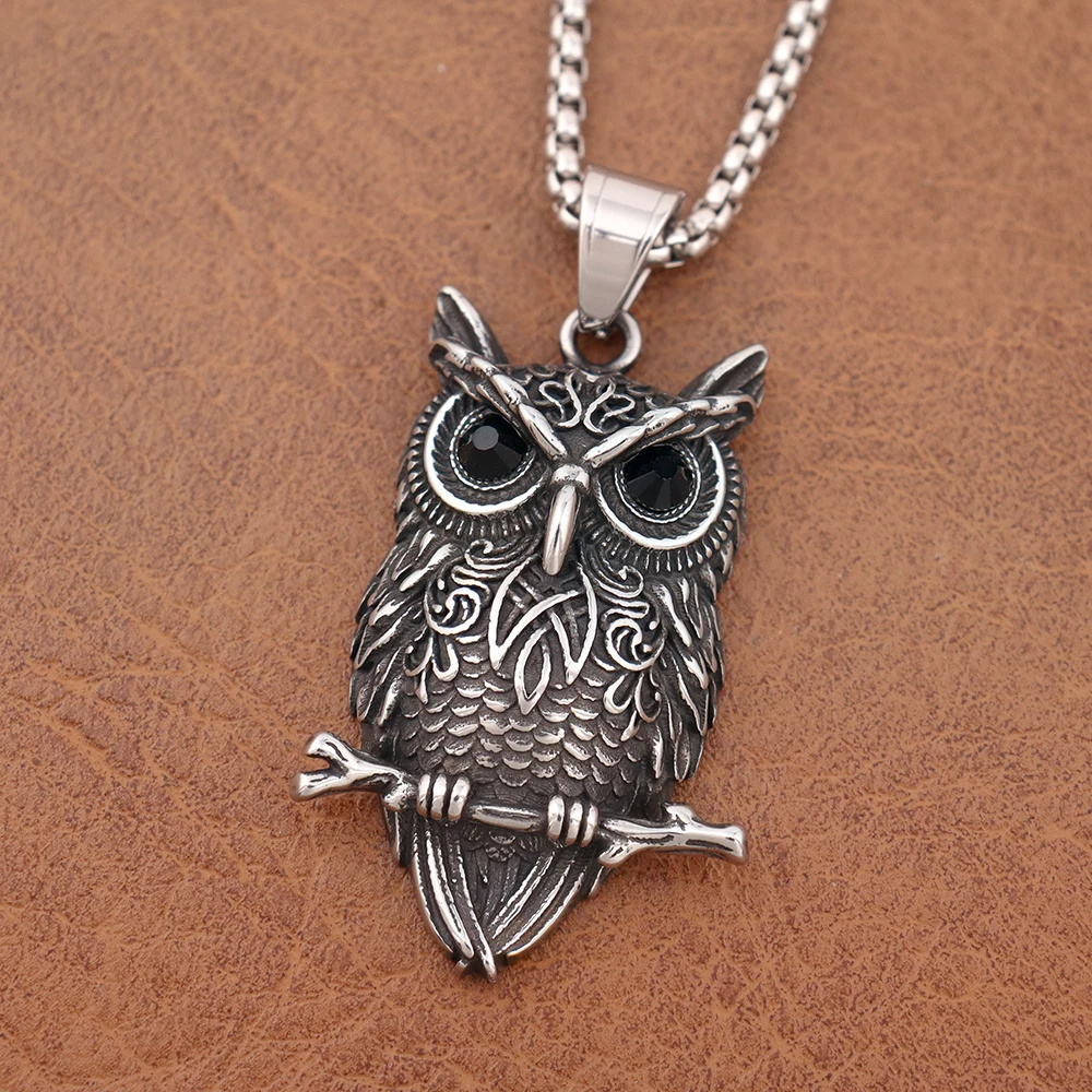 Owl pendant with knotwork