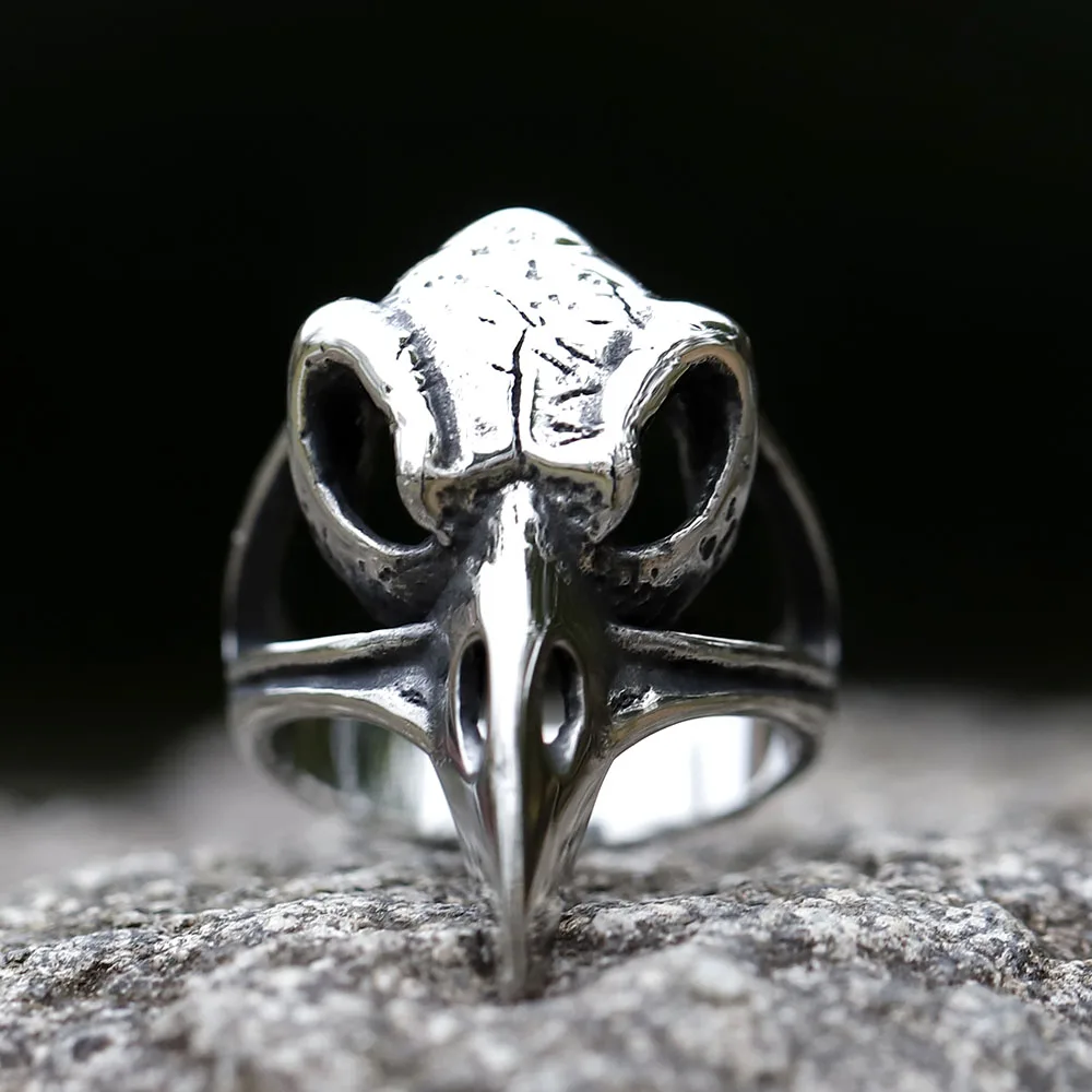 Raven skull ring
