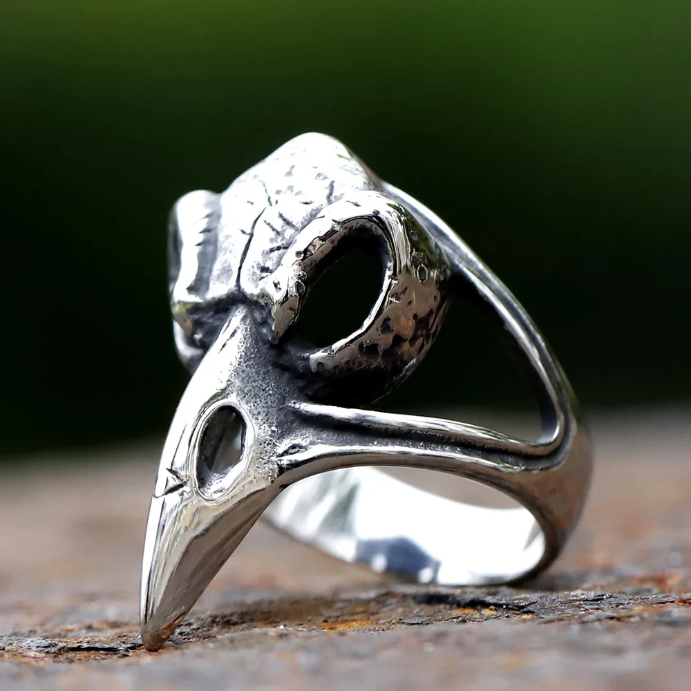 Raven skull ring