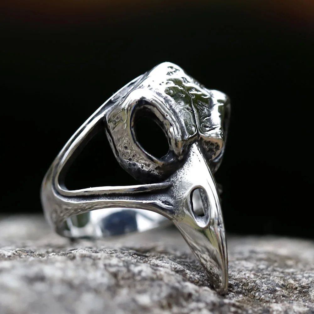 Raven skull ring