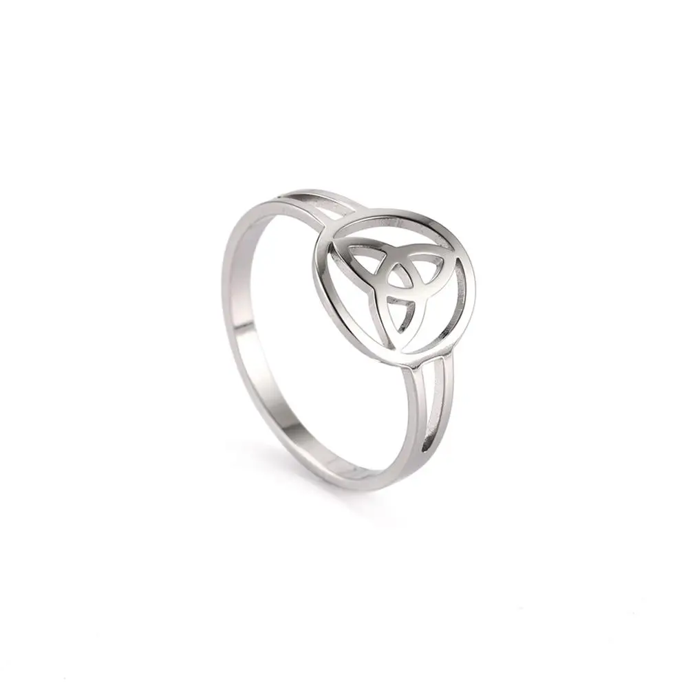Trinity knot circle ring