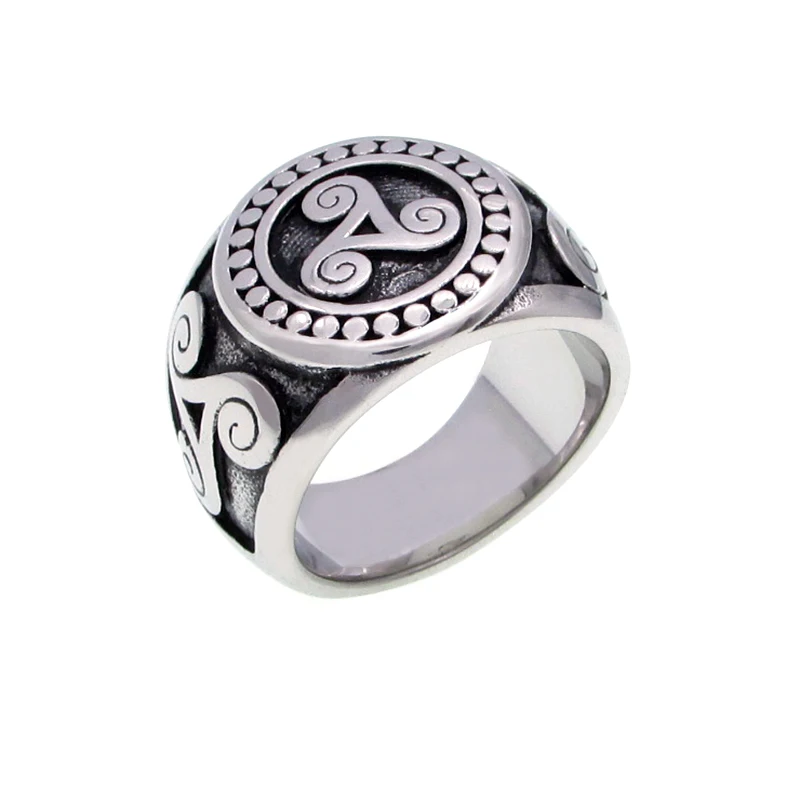 Triskele signet ring