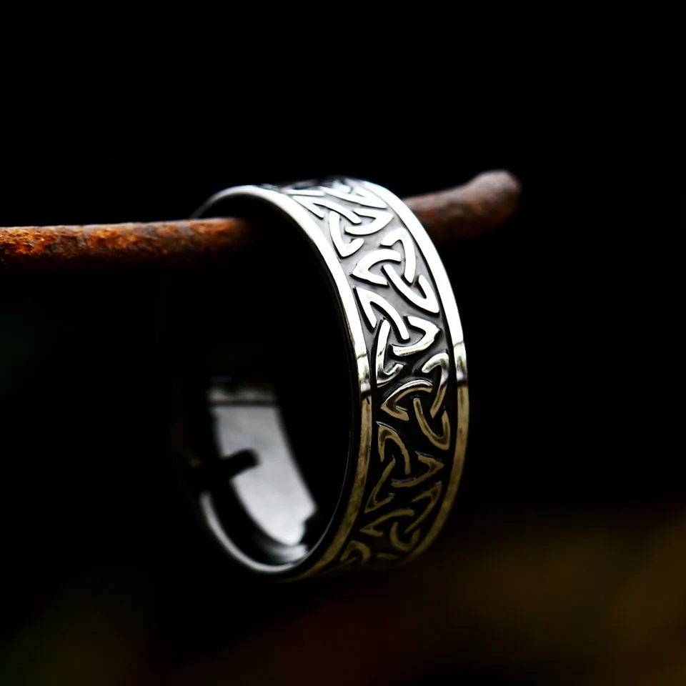 Valknut band ring