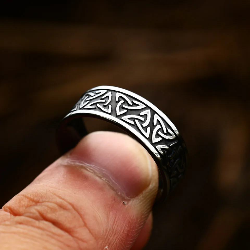 Valknut band ring