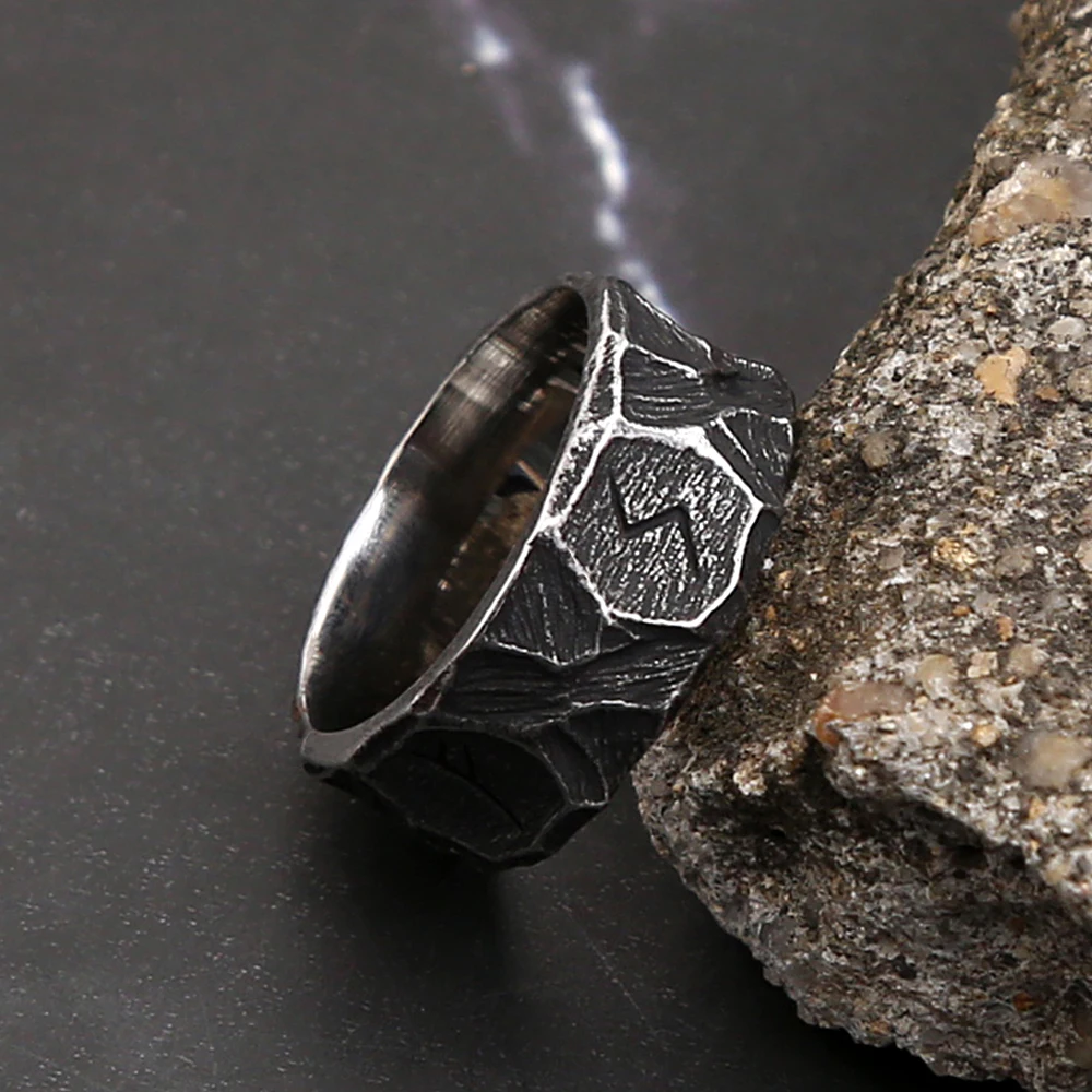 Vegvísir rune band