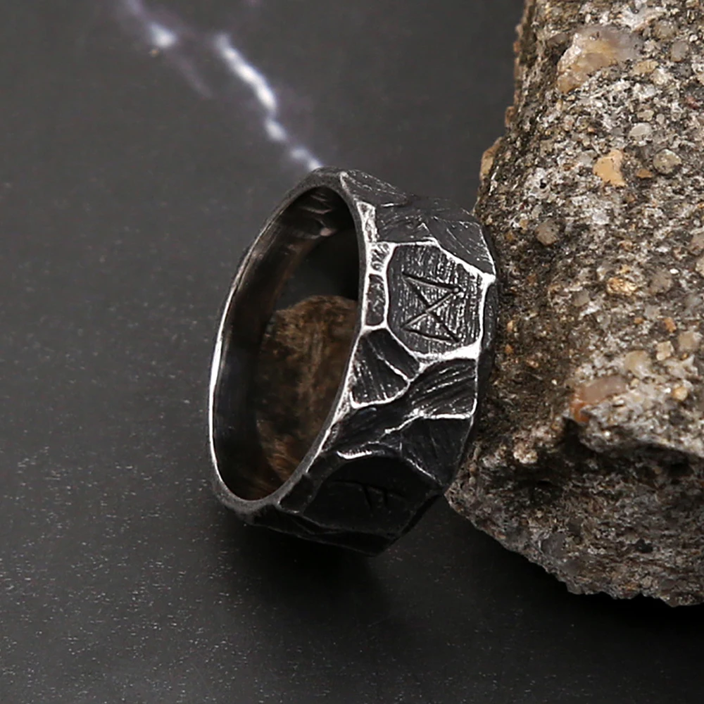 Vegvísir rune band