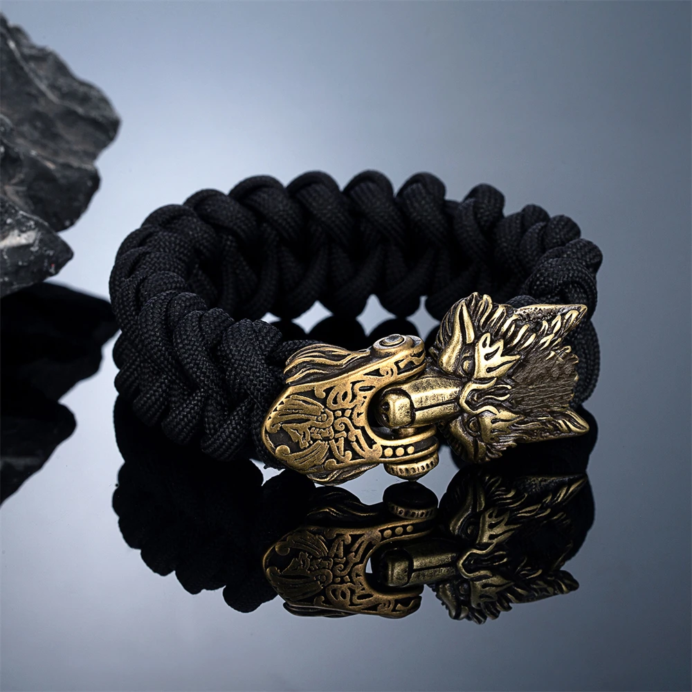 Wolf head paracord bracelet