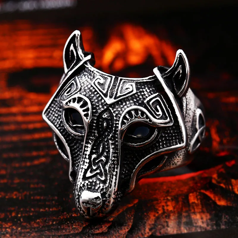 Wolf head ring