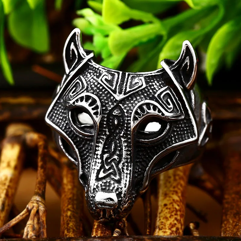 Wolf head ring